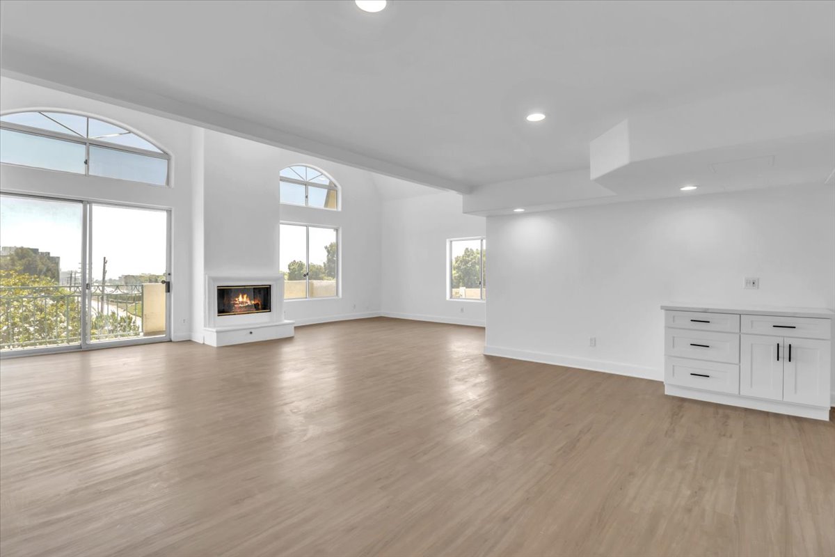 390 South Sepulveda Boulevard - 306